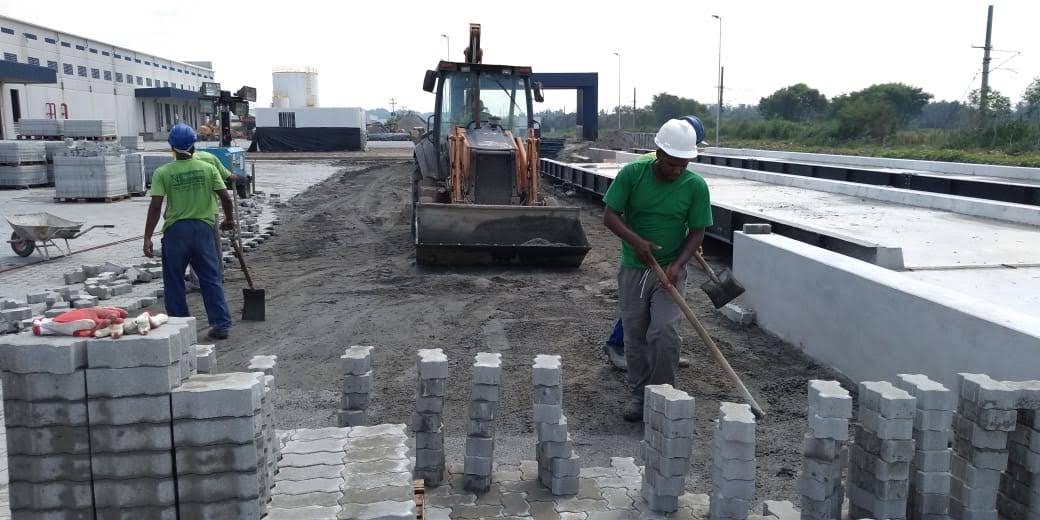 Obra Diase - Terraplanagem / Troca de solo e Colocação de piso intertravado